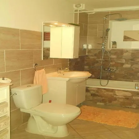 Charming Kestenovi Dvori- 1 Bedroom A3 Daire *