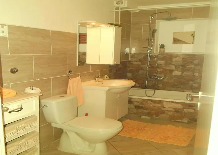 Charming Kestenovi Dvori- 1 Bedroom A3 公寓 *